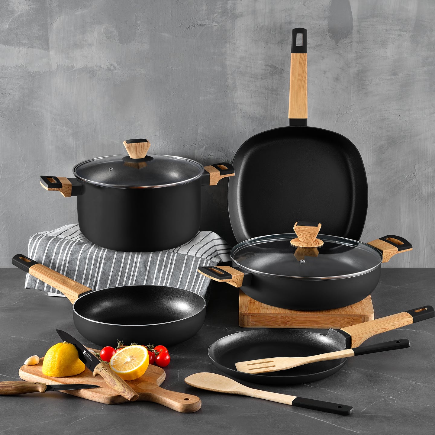 Cacerola negra con madera y con tapa - Earth Black (1)